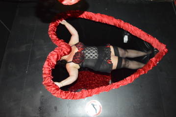 CH in Baden bietet 90 Min. rotes Tantra Fr. 300.- | SexABC.ch