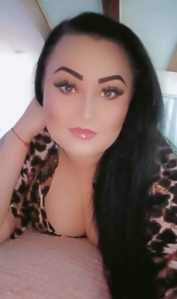 Scharfes Girl mit heissen Kurven | SexABC.ch