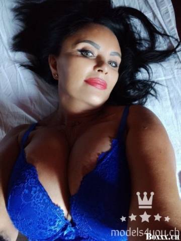 Vollbusige Cleo - eine bezaubernde Schönheit | SexABC.ch