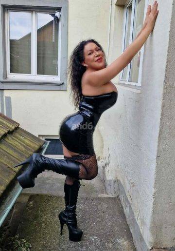 HEMMUNGSLOS OFFEN und SEHR FICKGEIL | SexABC.ch