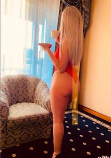 Die sexy Pamela würde dich am liebsten den ganzen Tag | SexABC.ch