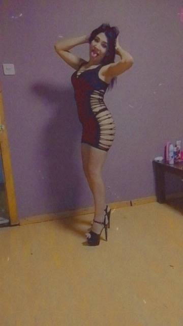 Hallo, ich bin Diana, junges, schwanzhungriges Teenie, brandneu! | SexABC.ch