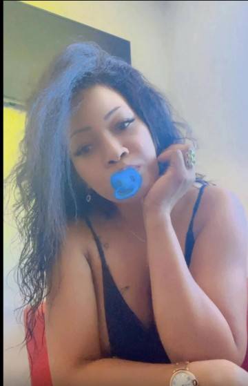RUBY mit sinnlichem Mund und... | SexABC.ch